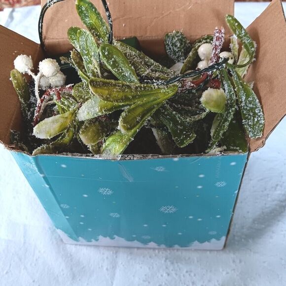 2 Garland Ropes Sage & White Berries 4 Ft Ea Battery Lighted Party Wedding New - Picture 6 of 8